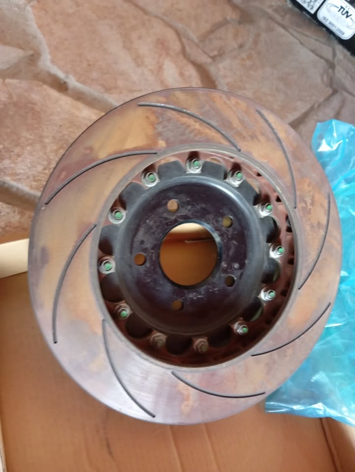Brzdový kit 330mm 6-ti pístek
