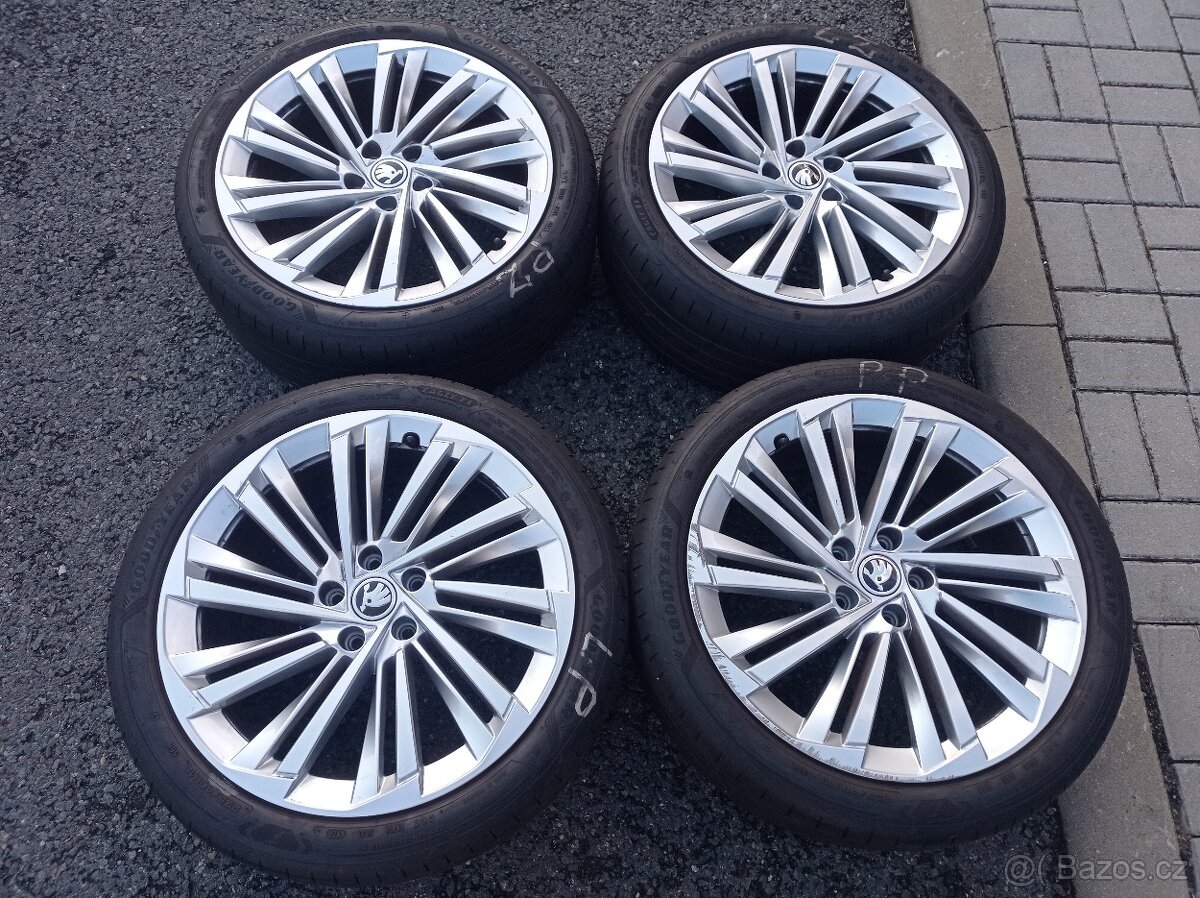 19" LETNI VERITATE originál Škoda Superb IV r.v. 2024