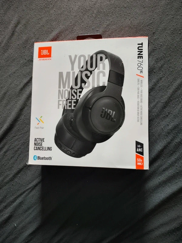 Sluchátka JBL Tune 760NC