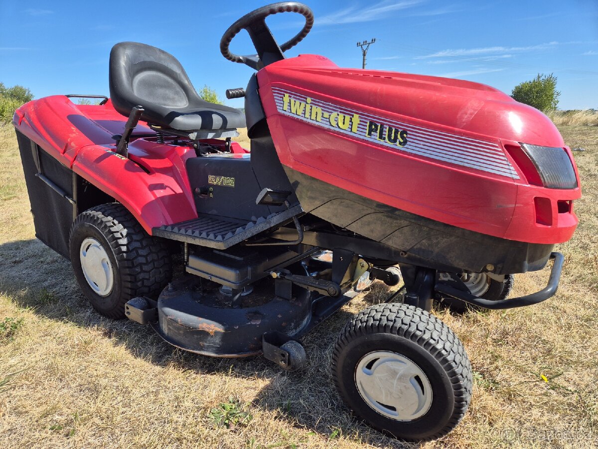 Zahradní sekací traktůrek Twin cut motor Briggs Stration