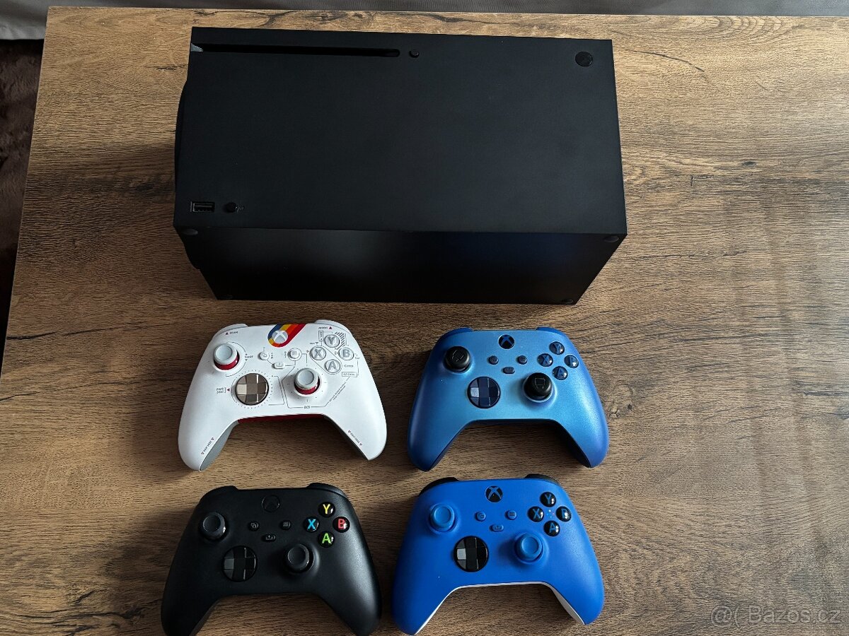 Xbox Series X – perfektní stav + 4 ovladače