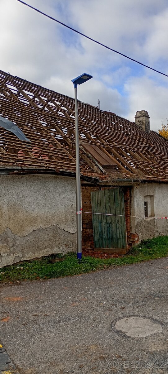 Staré trámy a rozebrání zdarma