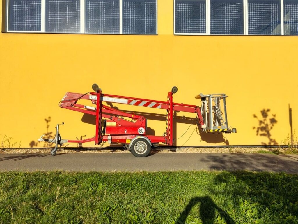 Pronájem přívěsné pracovní plošiny