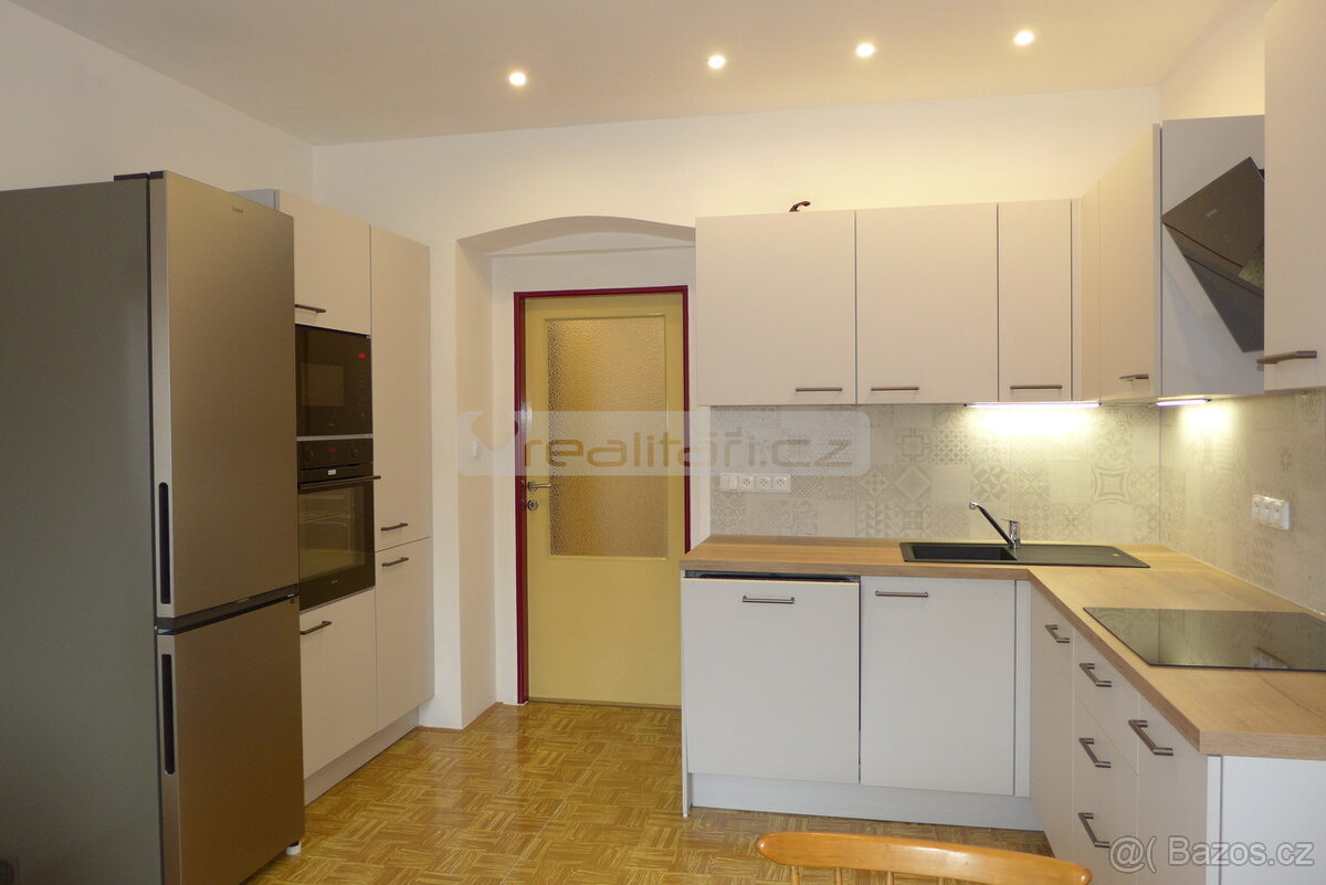 Prodej prostorného cihlového bytu 2+kk po kompletní rekonstr