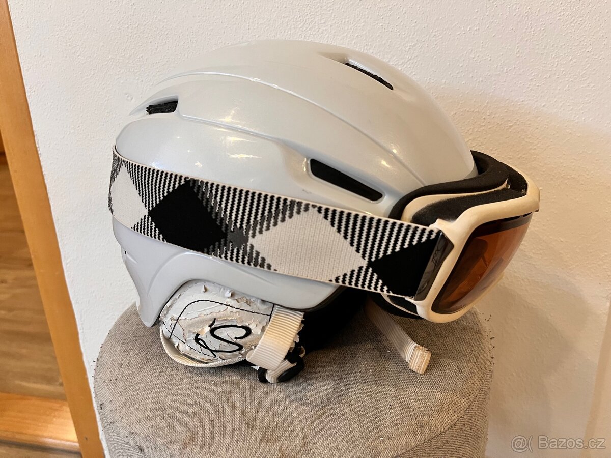 Lyžařská helma přilba + brýle