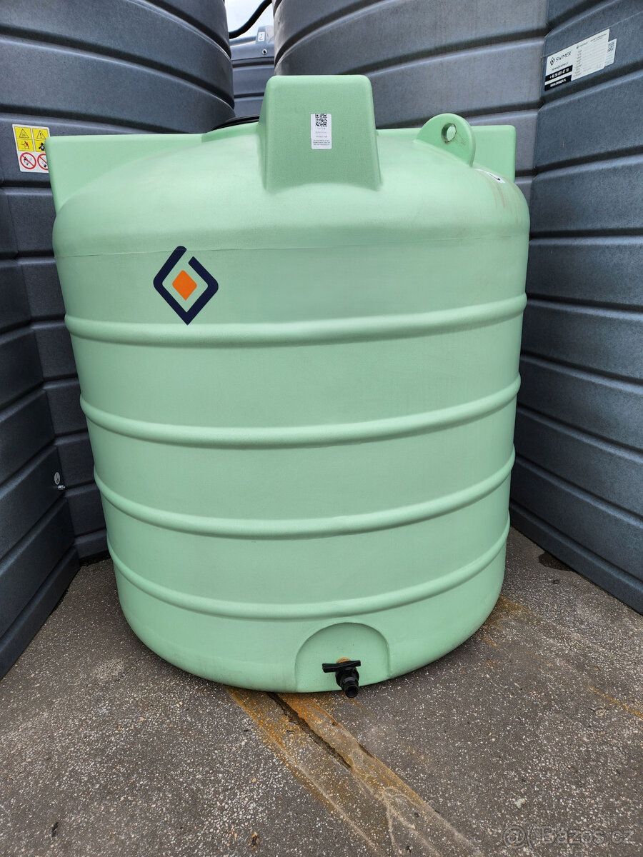 Nádrž na dešťovou vodu 2000 litrů SWIMER – zelená, bílá