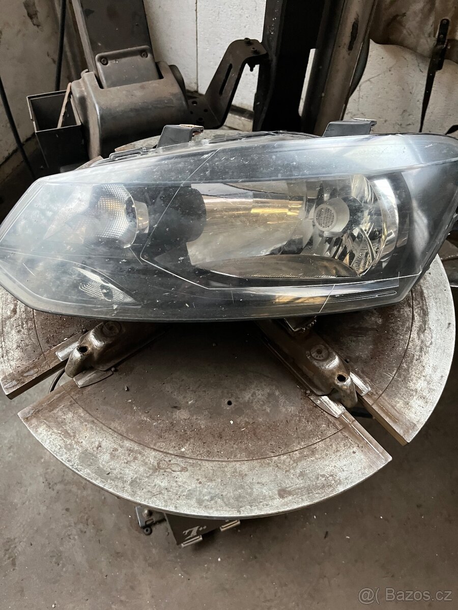VW Polo 2013 R6 světlo L