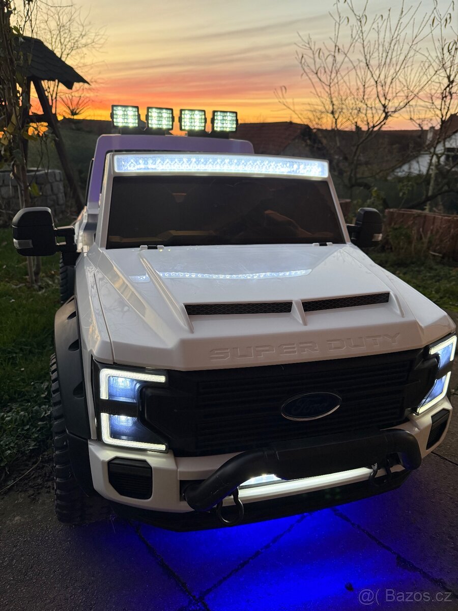 Elektrické autíčko Ford Super Duty 4x4