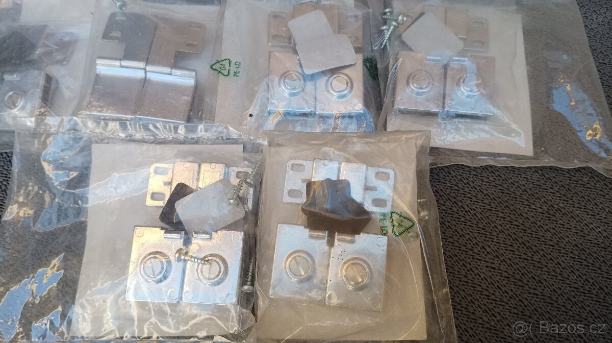 Závěs pro skleněné dveře se západkou