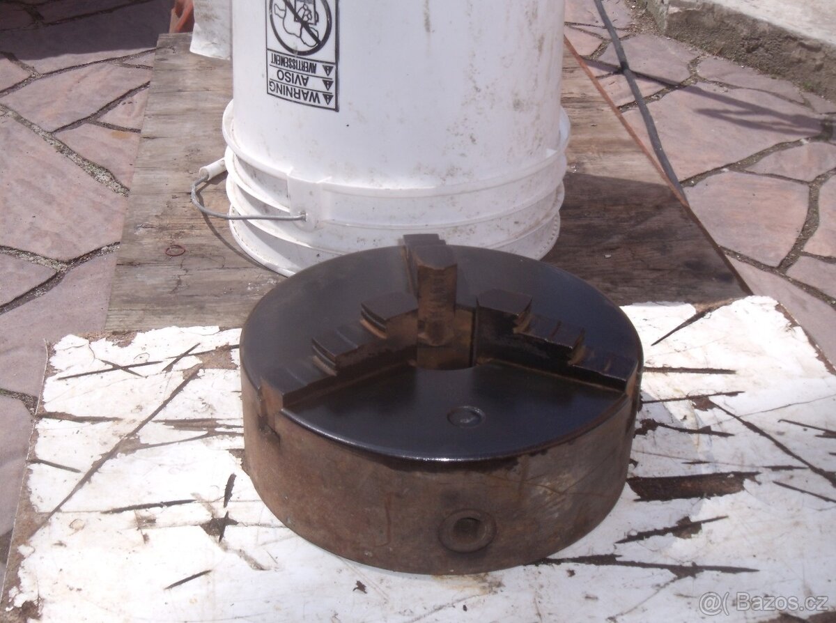 Univerzální sklíčidlo 250mm. Elektromotor