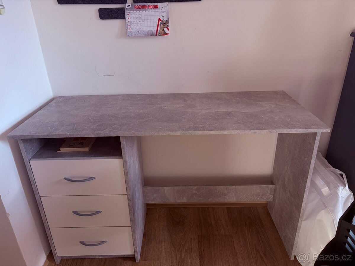 Psací stůl