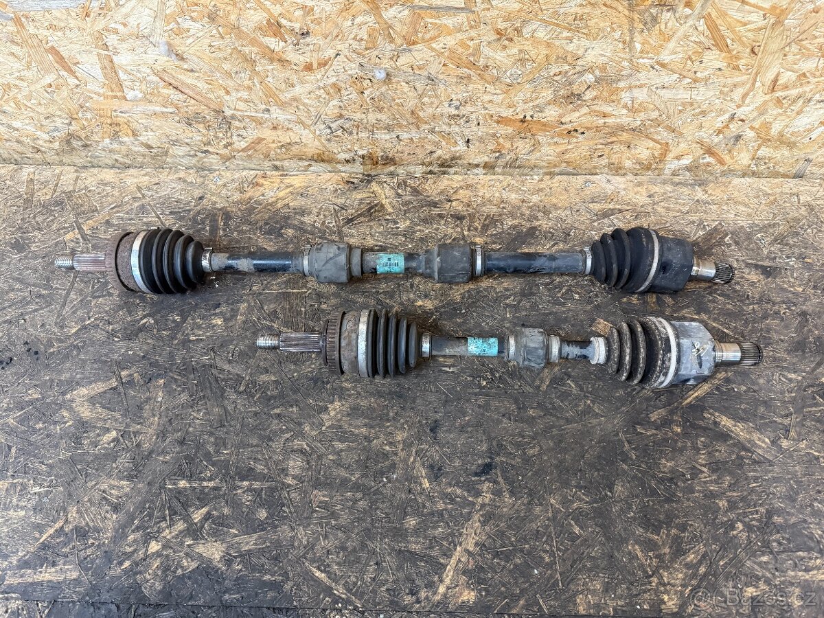 PŘEDNÍ POLOOSY HYUNDAI I40 1.7 CRDI 49501-3z450/49500-3z400