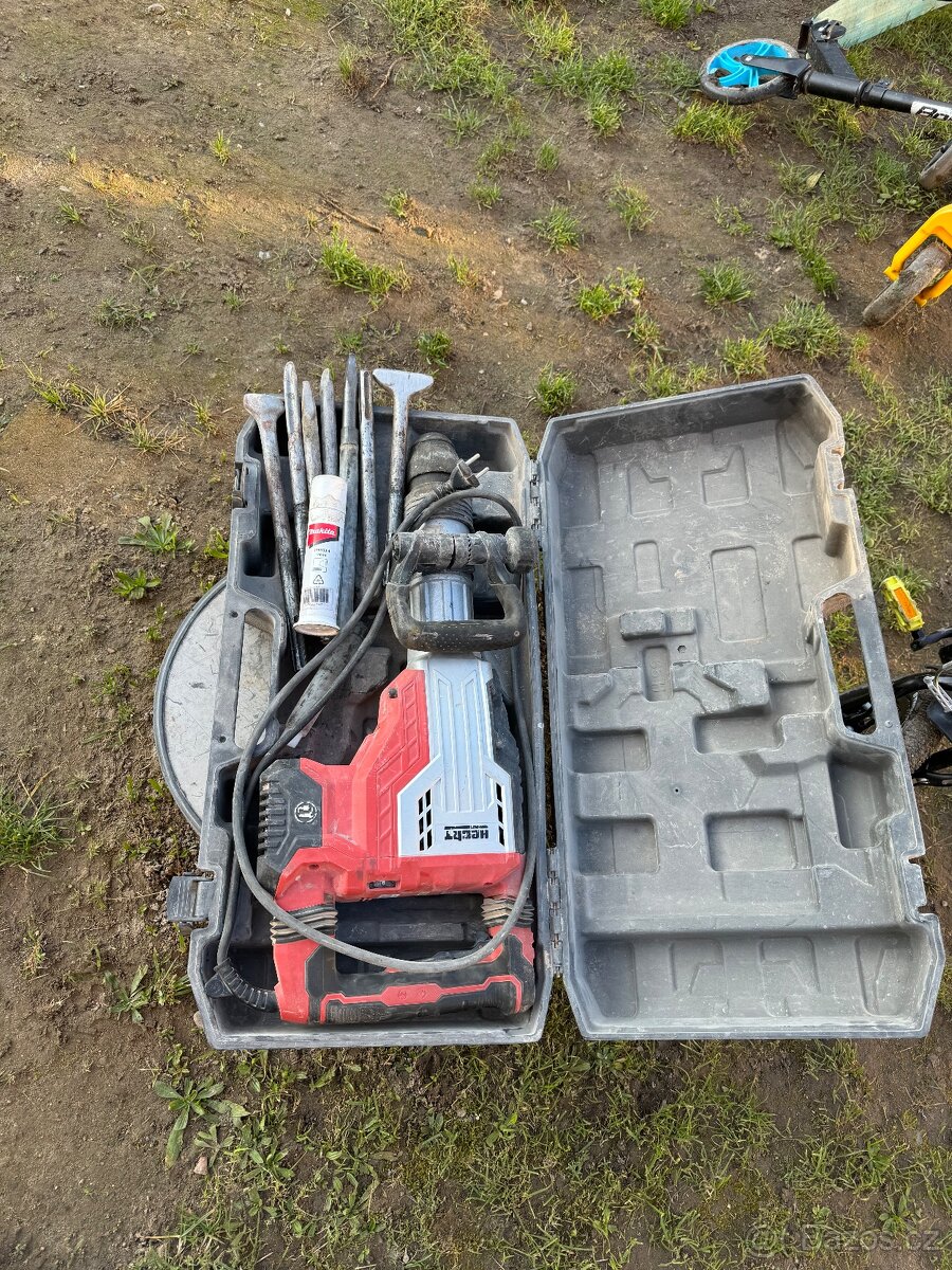 Bourací kladivo 2600 W KD1737 + kufr