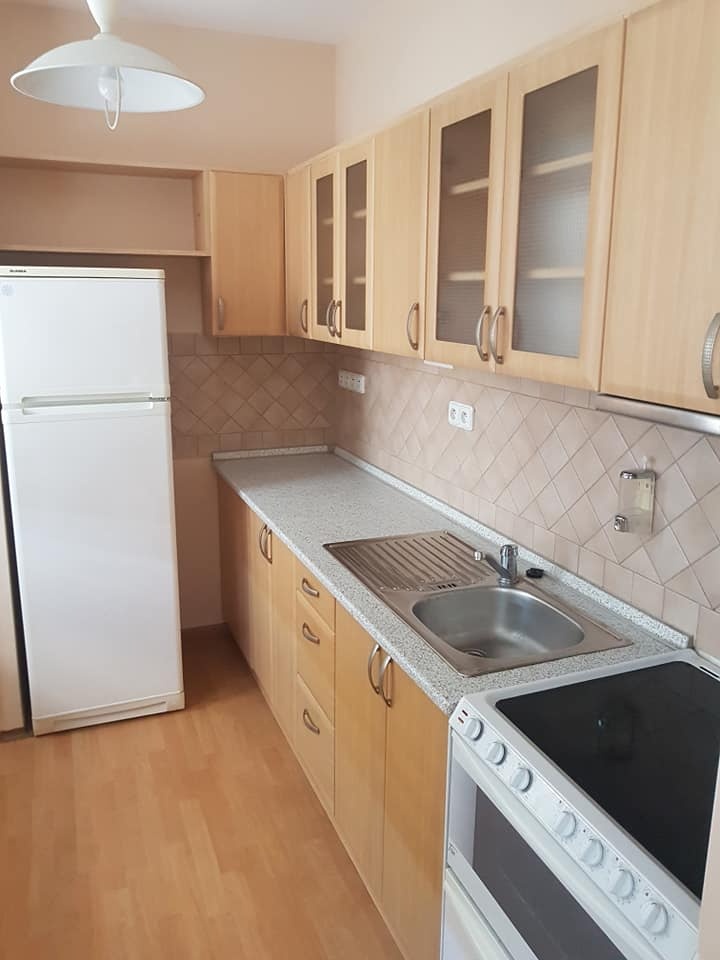 Spolubydlení pokoj 5x4 metrů.