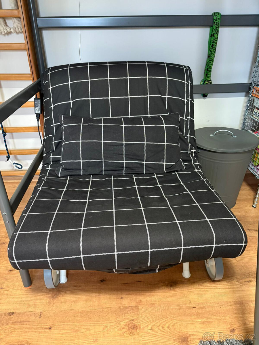 patrová postel s křeslem