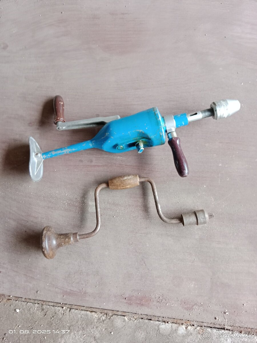 RUČNÍ RETRO VRTAČKA A KOLOVRÁTEK