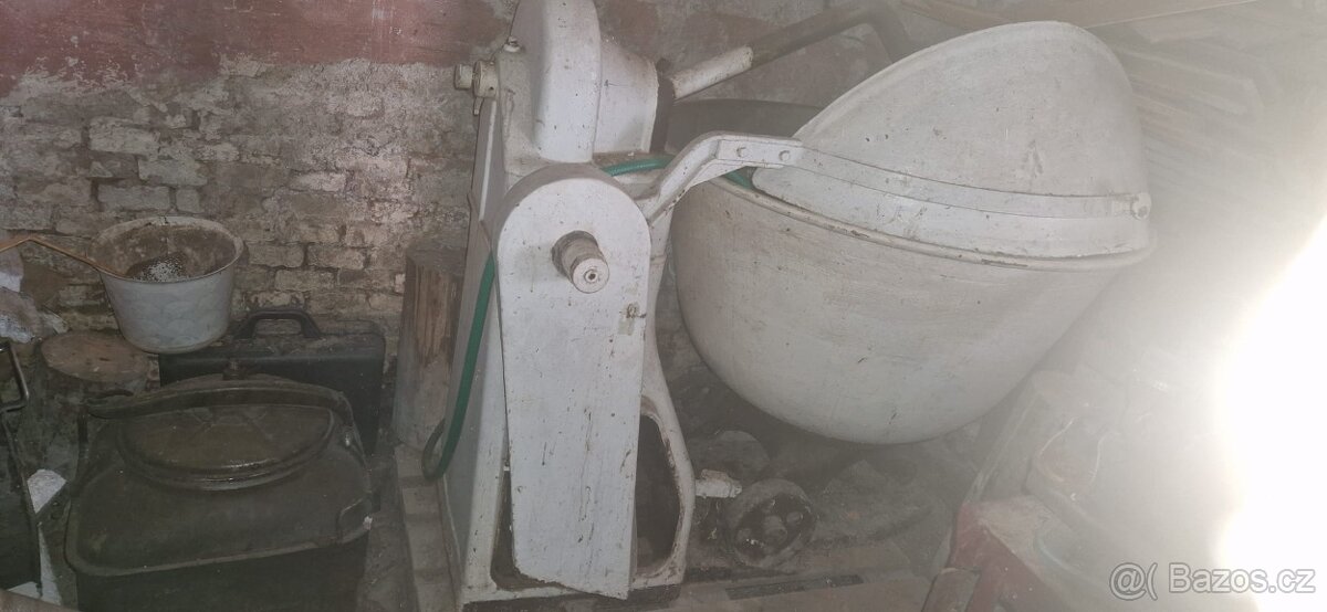 Míchací a hnětací stroj