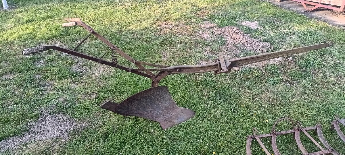 Jednoradličný pluh