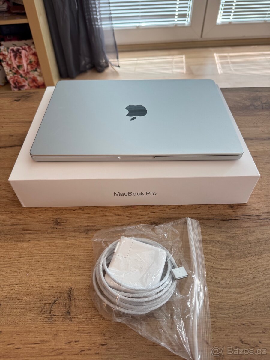 Apple MacBook Pro 14″ M5 — 24 GB / 1 TB SSD