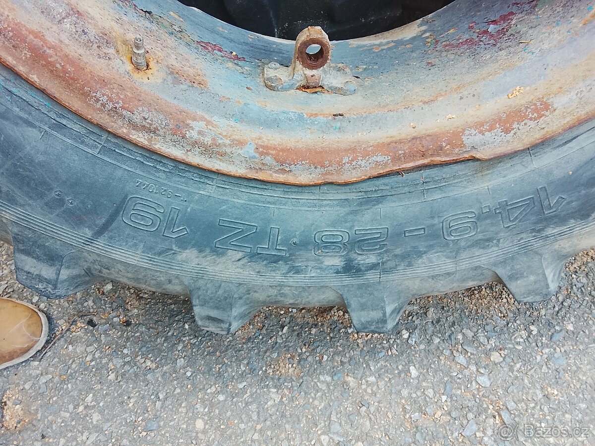Zetor kolo 14,9 na 28