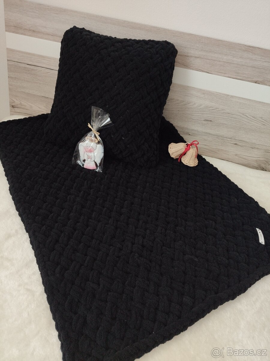 Prodám detský set - pletená dětská deka černá + polštář