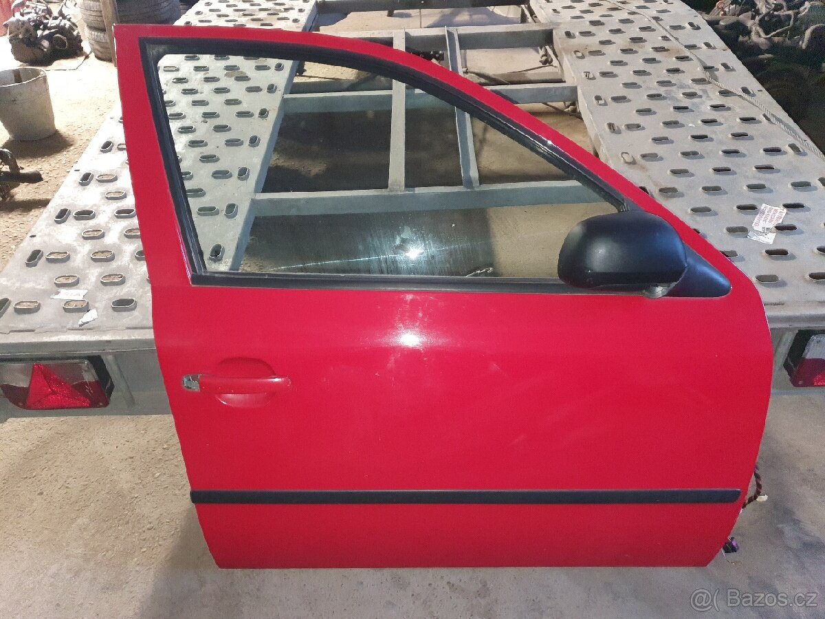 Dveře Škoda Octavia 1 červená barva 8151
