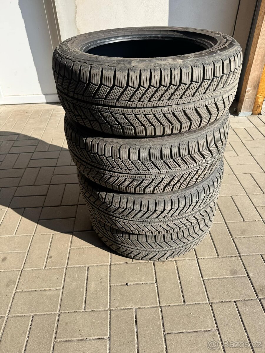 Point S 215/55 R17 ZIMNÍ