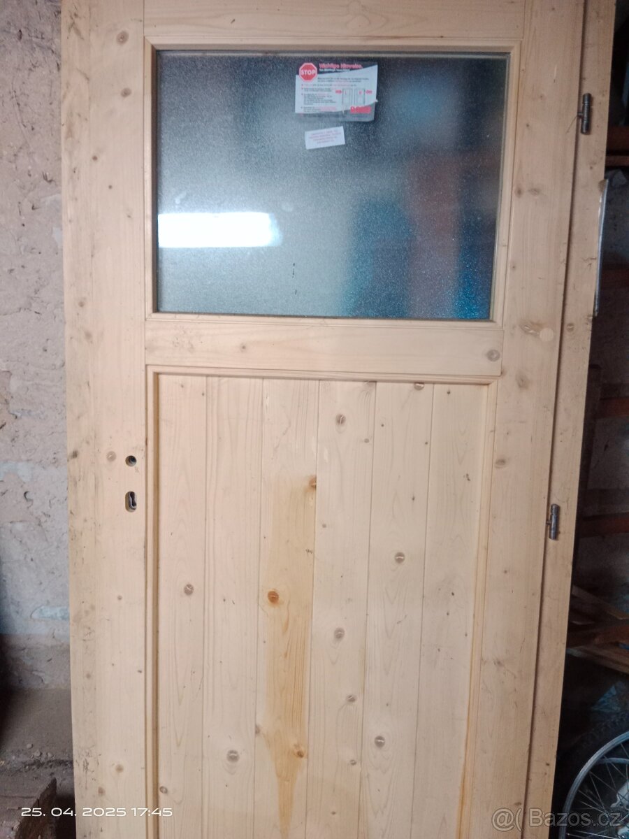 Masivní smrkové dveře 90 cm pravé