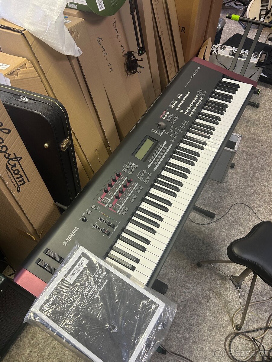 Yamaha MOXF-8 syntezator, klad. mech. REZERVACE