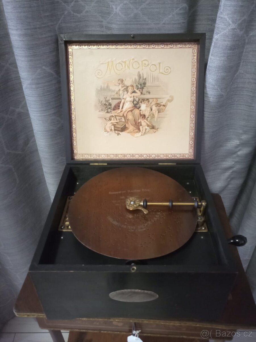 Hrací stroj polyphon