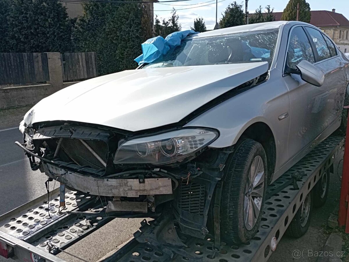 BMW F10 náhradní díly z vozu stříbrná