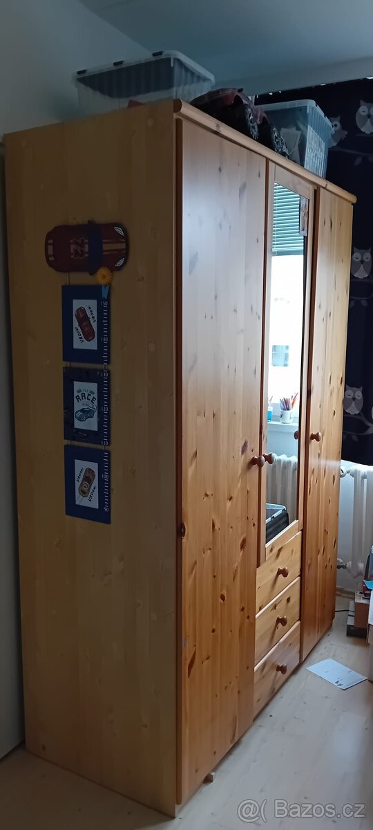 Prodám šatní skříň