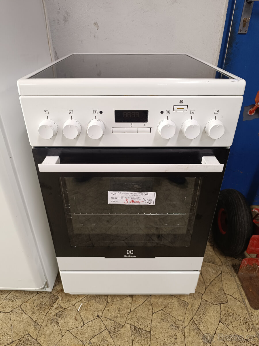 Sklokeramický sporák ELECTROLUX EKC54952OW / 50cm