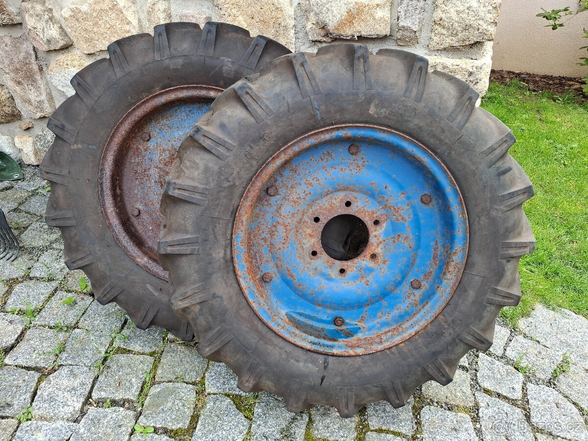 Kola na frézu, traktor