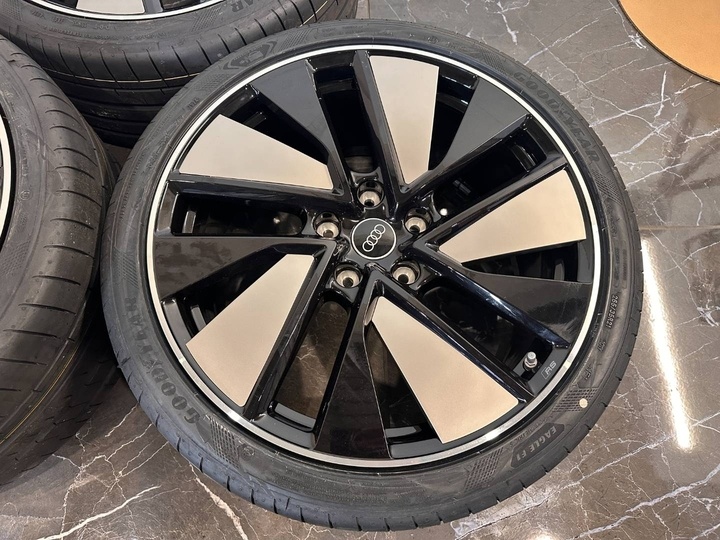 original Audi R21 E Tron GT RS 4J3601025J