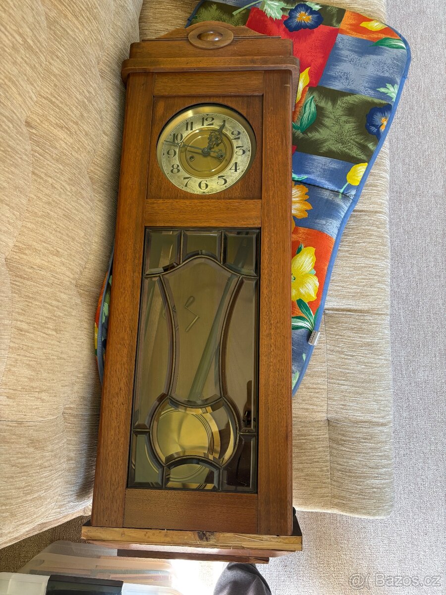 Starožitné nástěnné hodiny