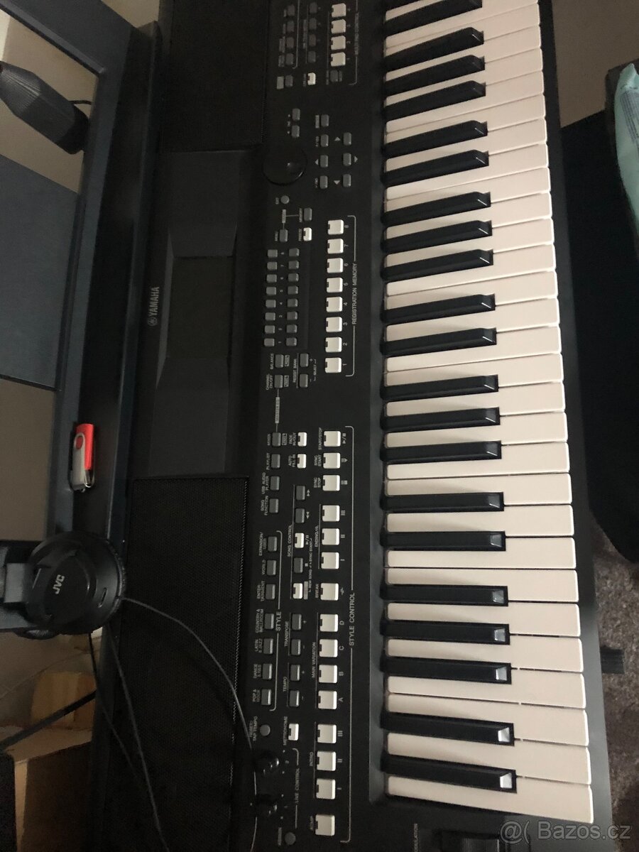 Yamaha psr sx600 + zvuková karta behringer