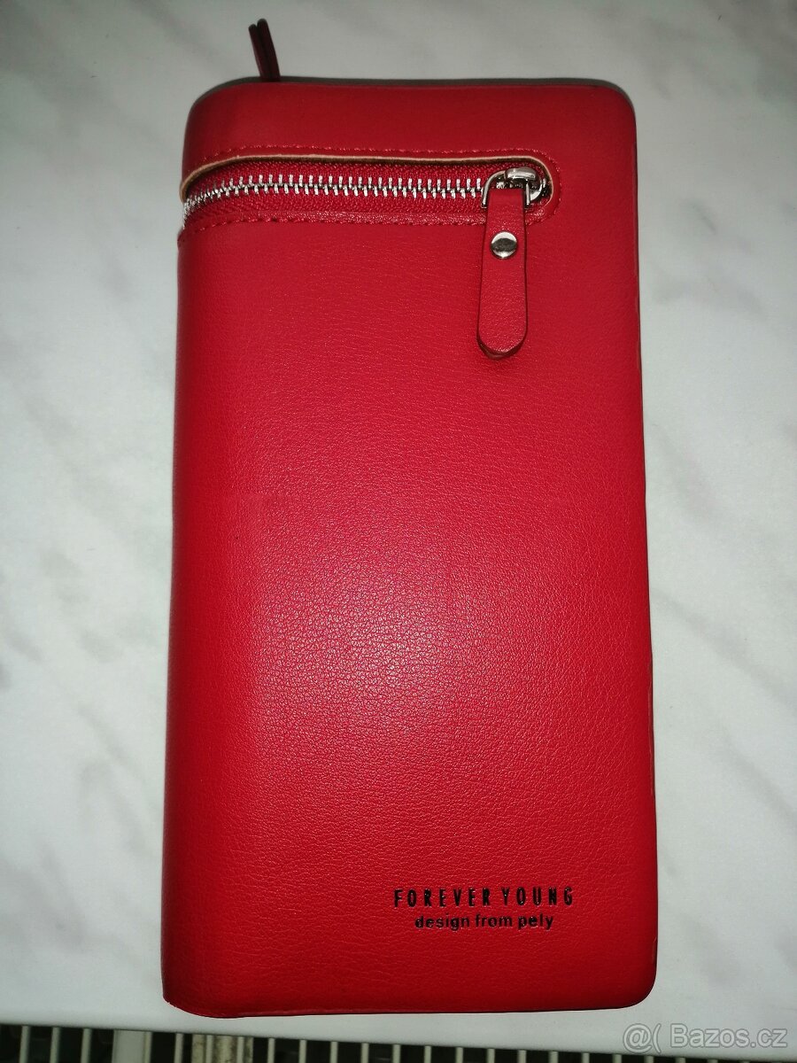 Červená peněženka, zánovní. Velmi dobrý stav (1)