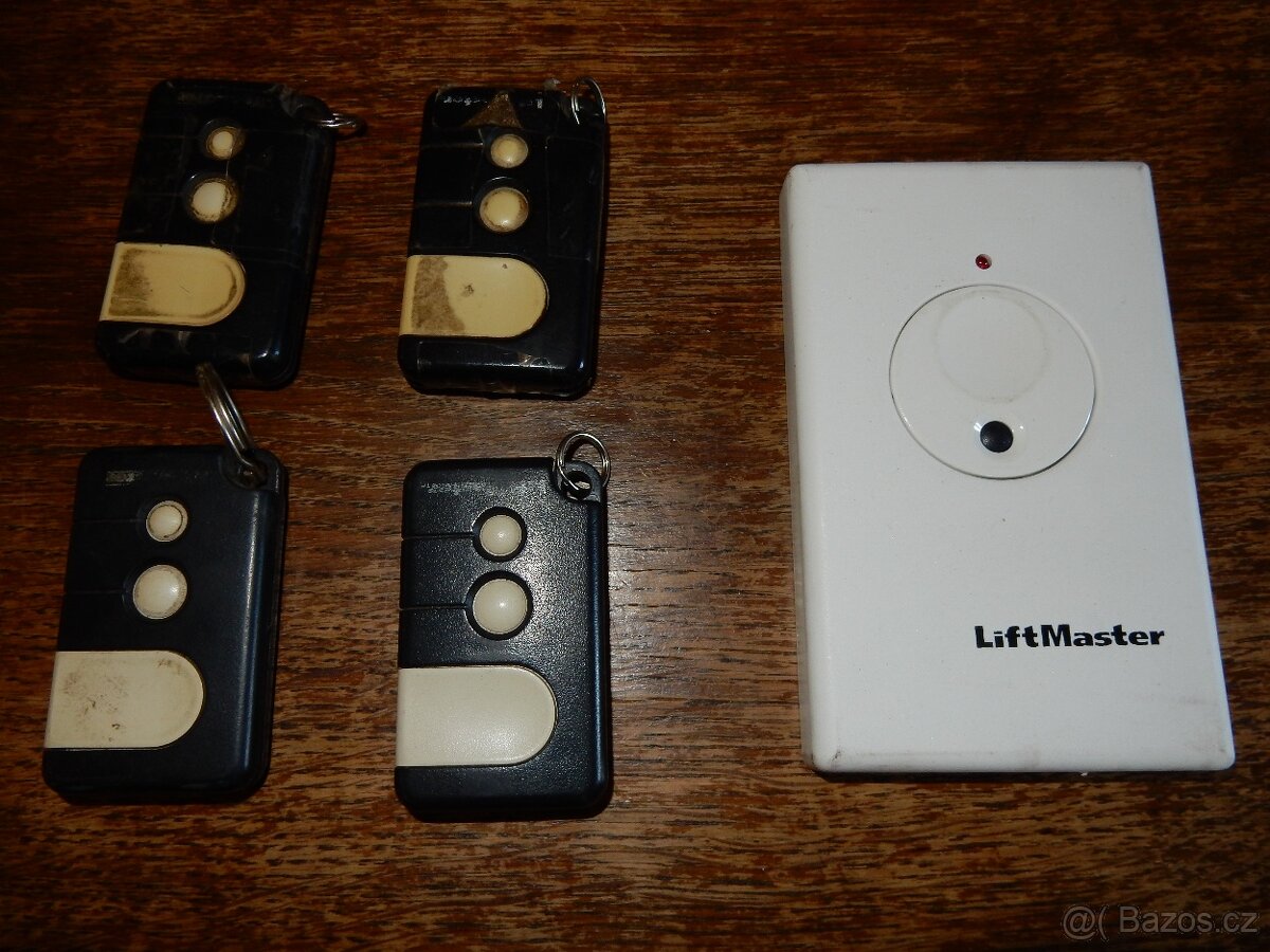 Dálkový ovladač Liftmaster k vratům