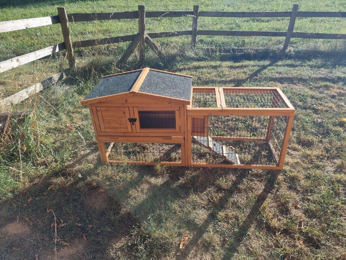 Velká patrová králikárna s výběhem