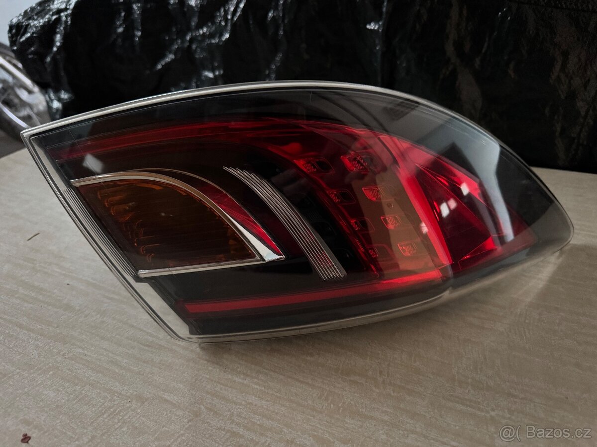 Světlo levé vnější - řidič zadní Mazda 6GH II sedan