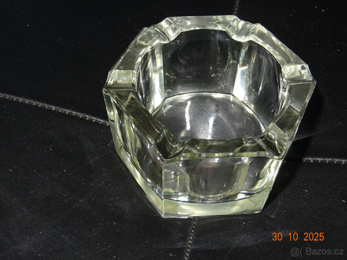 SKLENĚNÝ STARÝ POPELNÍK