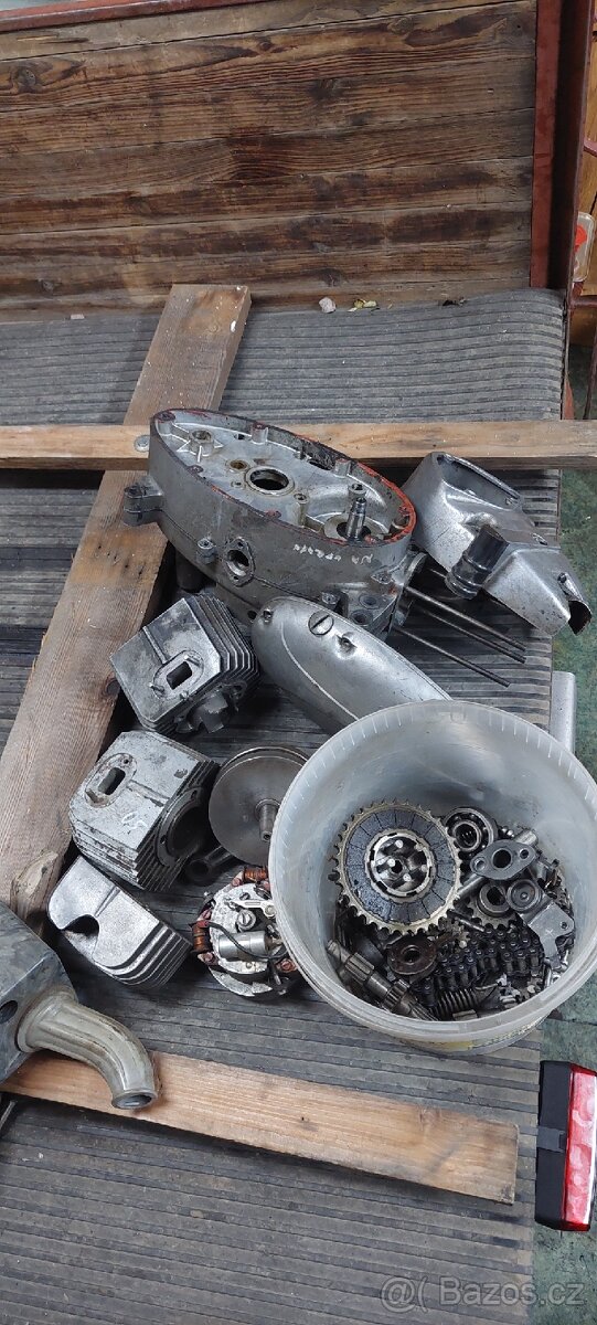 Soubor dílů Jawa 50 pionýr, mustang