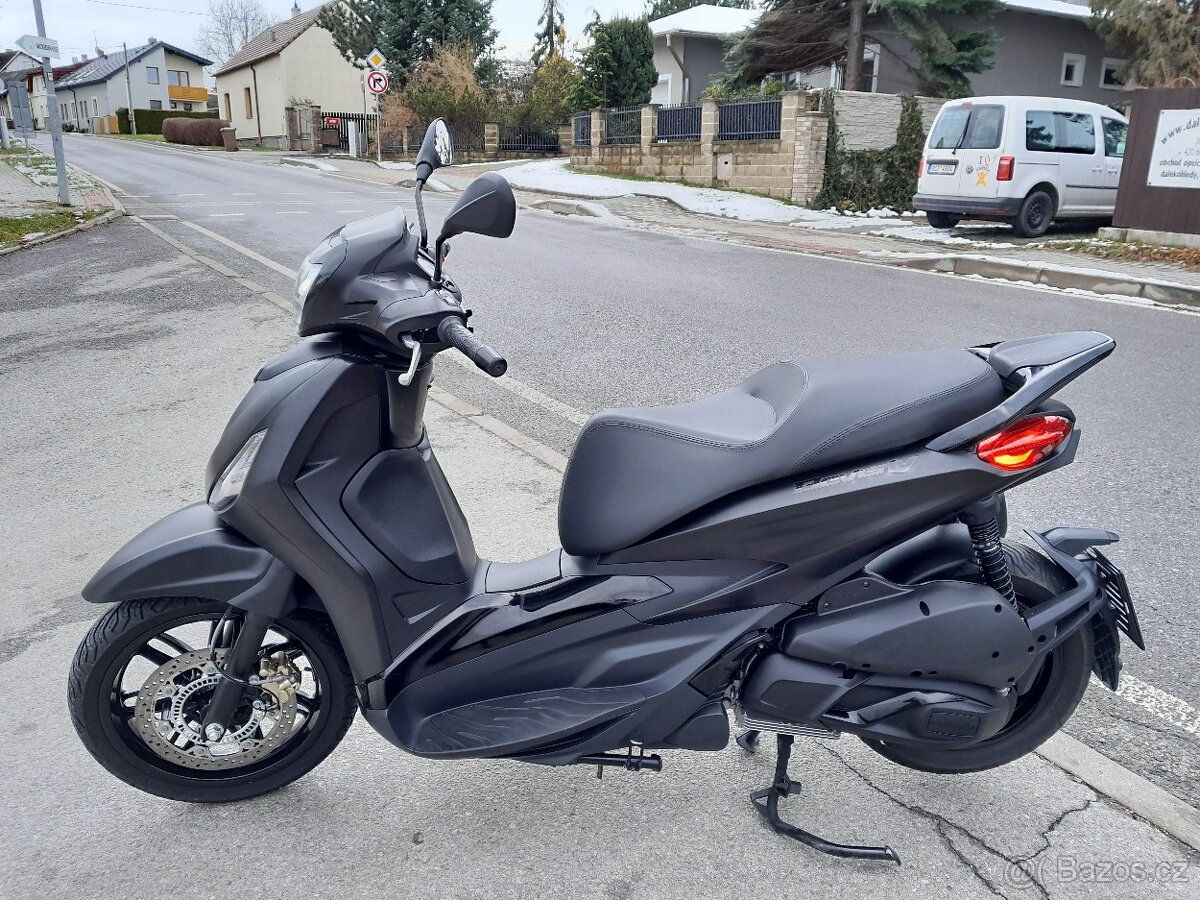 Piaggio Beverly 300 HPE, 2023, TOP stav, 6000km