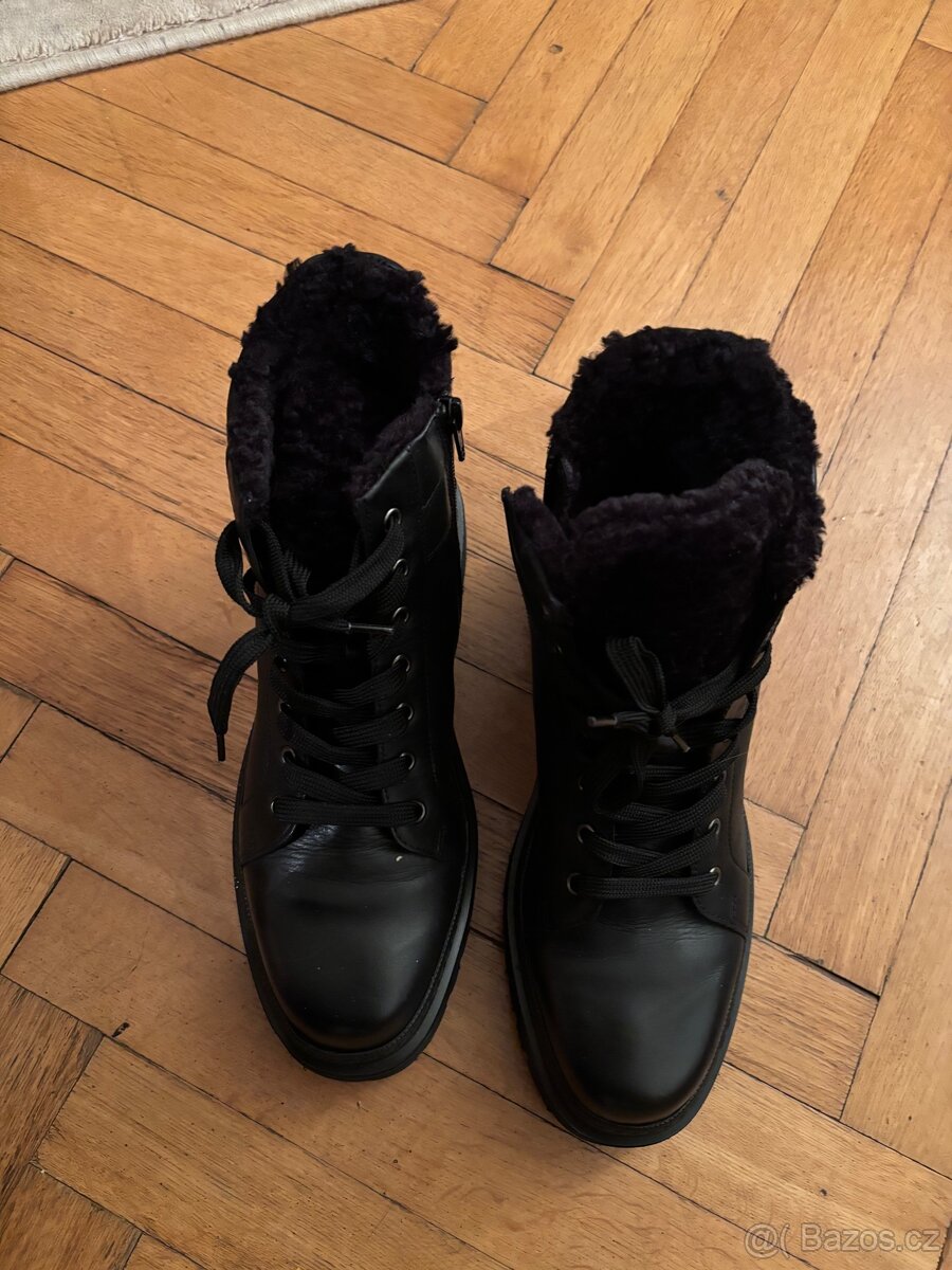 Kotníkové černé zimní kožené boty vel. 40-41