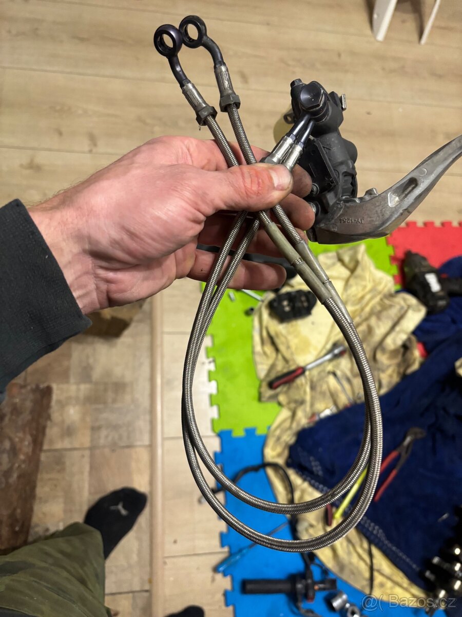 Pancerove hadice pumpa trmeny na Honda CBR 1000RR 08-14