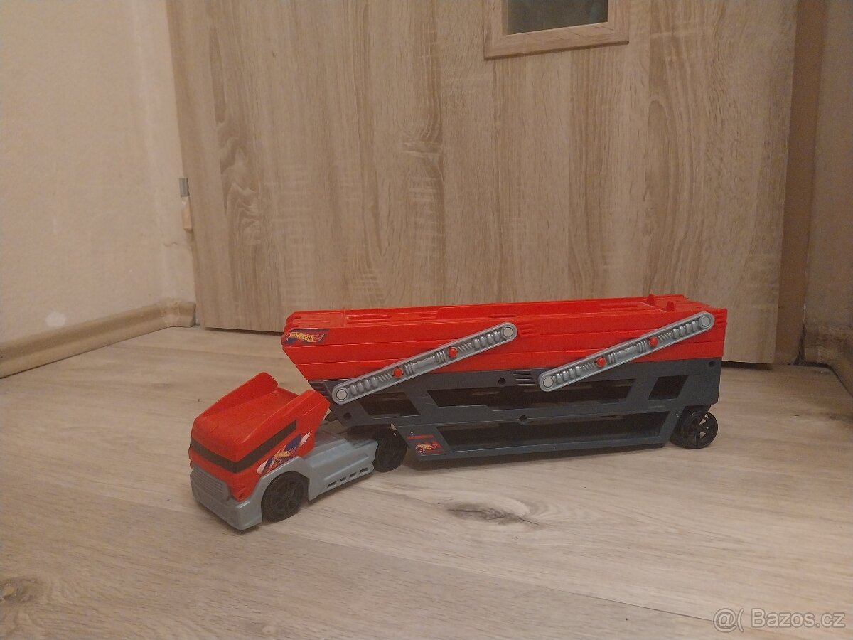Hot Wheels auto tahač nákladní auto