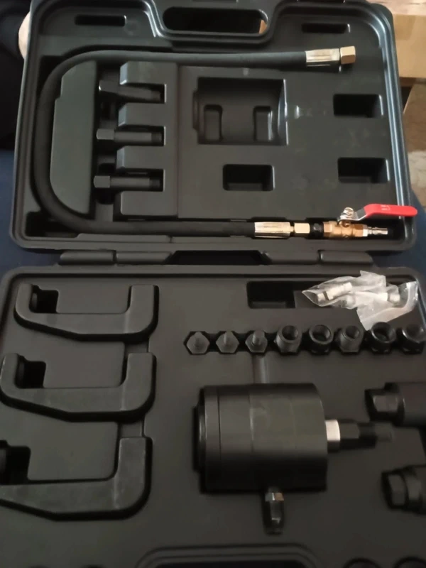 Pheumatický stahovák vstřikovačů