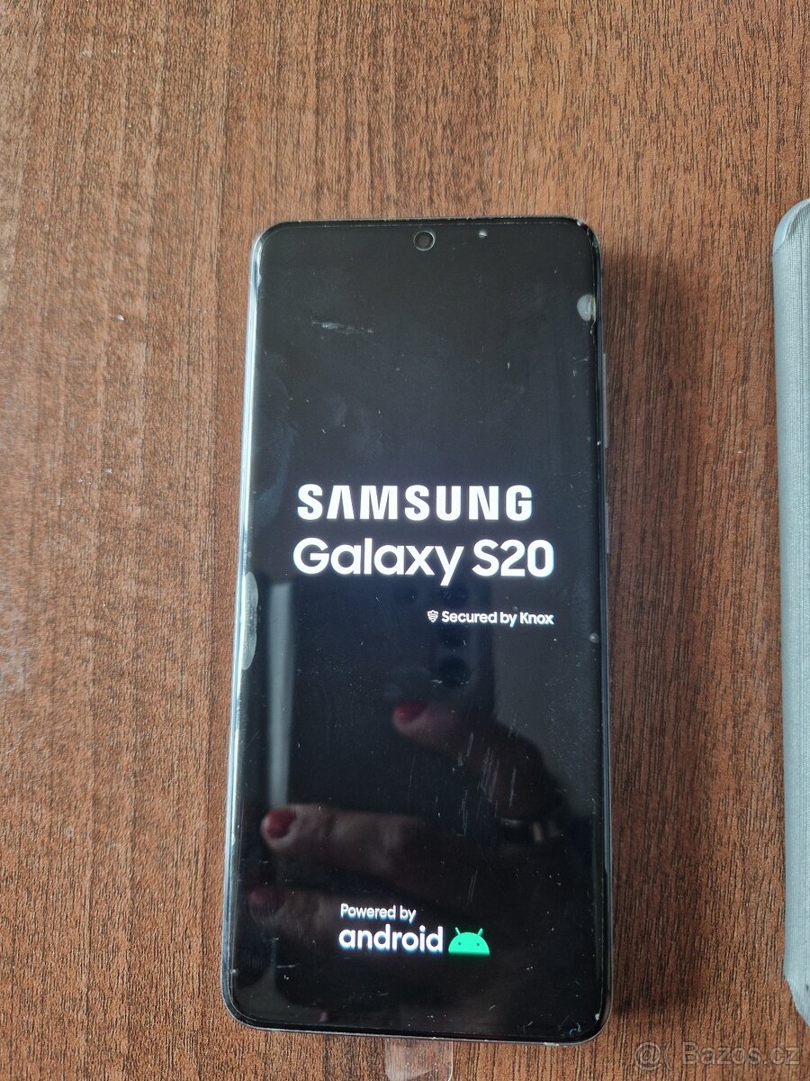Samsung Galaxy S20 šedý