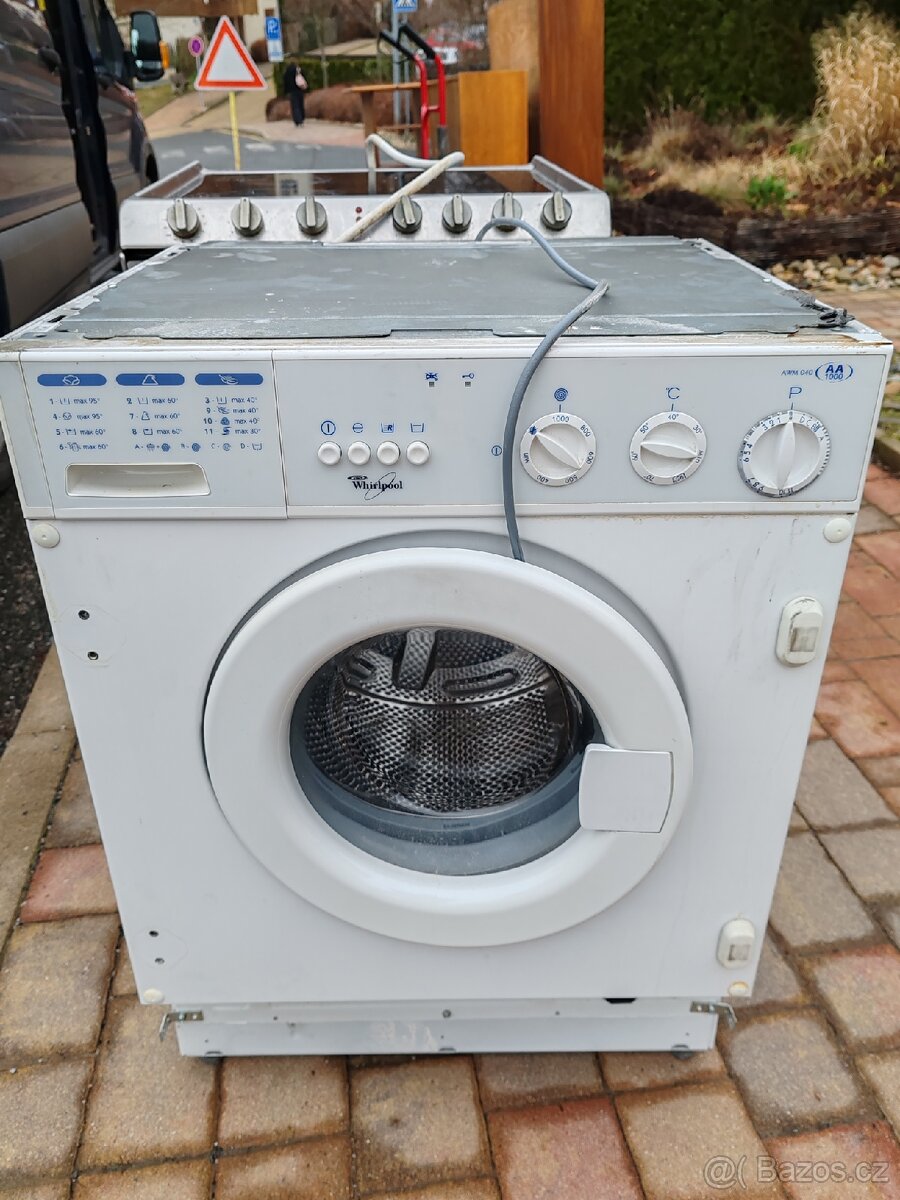 Pračka do vestavěné linky Whirpool
